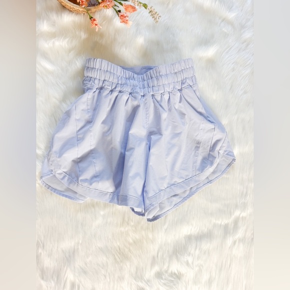 Lululemon track that 3 inch Shorts- lilac smoke! Size 4 - Picture 3 of 5